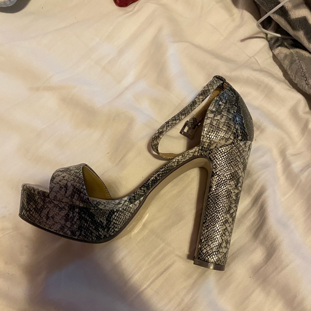 Platform heels - Picture 2 of 3